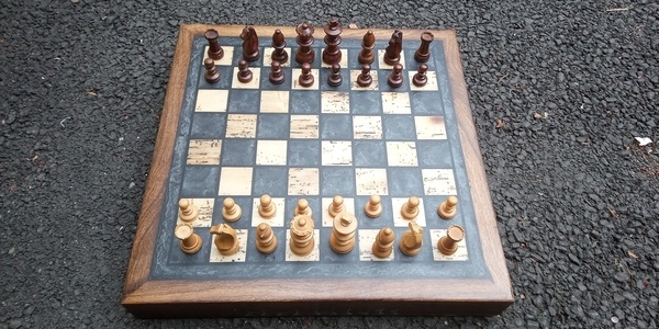 Echiquier avec pions en bois