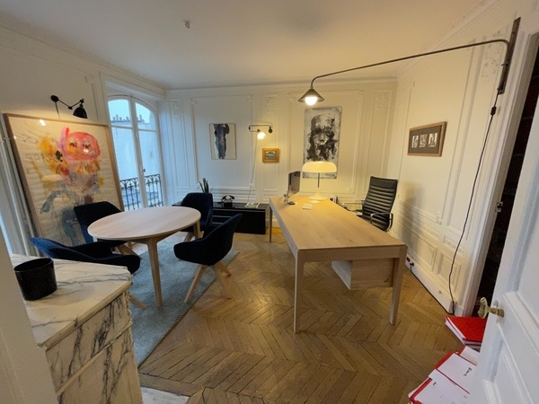 Bureau avec tiroirs suspendus et table ronde en chêne massif