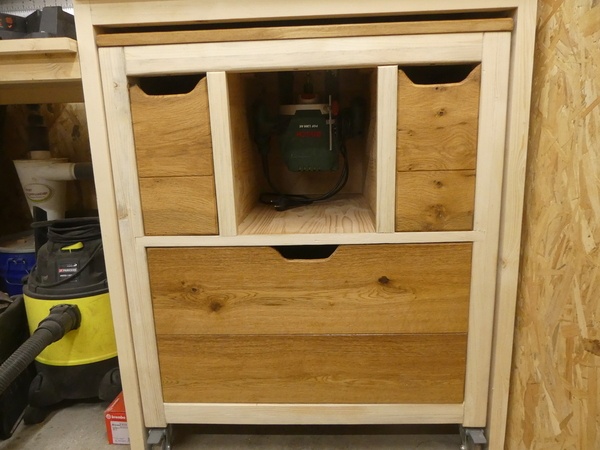 Meuble defonceuse sous table avec chutes