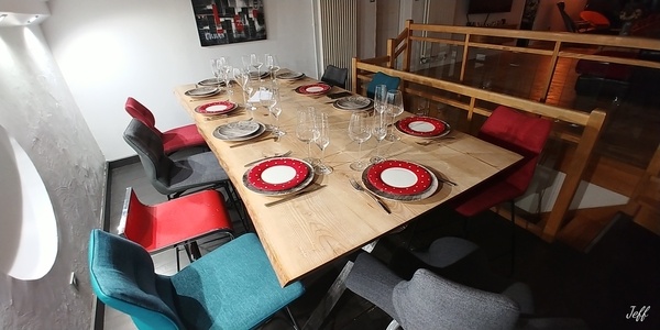 Table en frêne, piètement acier