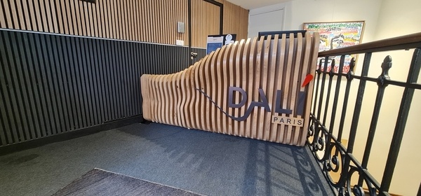 Borne accueil paramétrique - les moustaches de Dali