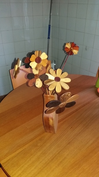 Bouquet de fleurs en bois précieux