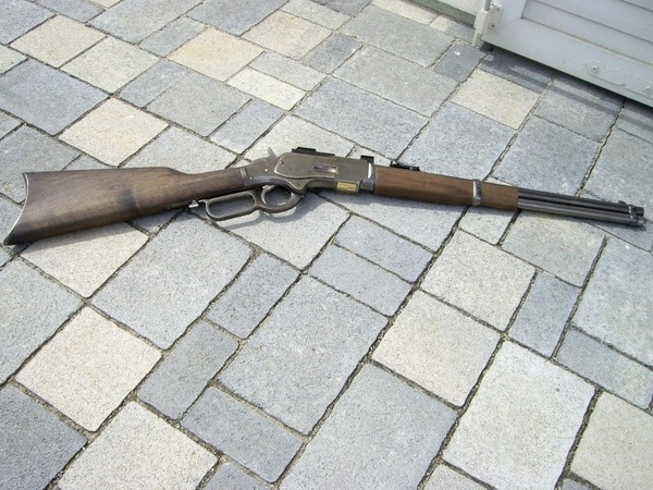 Crosse une Winchester 1873