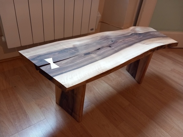 Un banc en noyer
