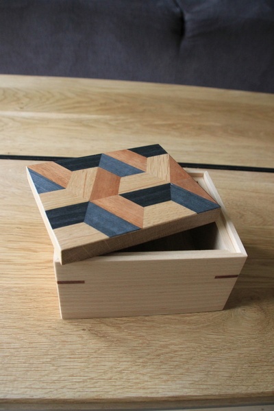 Des p'tites boites ,des p'tites boites toujours des p'tites boites.....