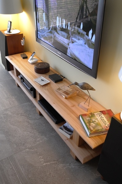 Meuble télé en cèdre, provisoirement ...