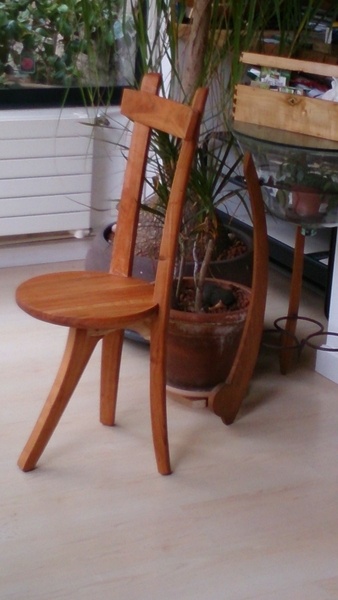 Chaise à  trois piesds.