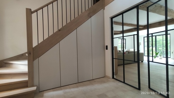 Réalisation d'un placard sous escalier.