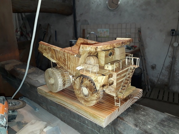 Wooden caterpillar 795 Dumper