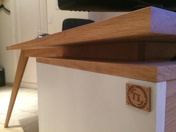 Bureau en chêne et laque blanche de style scandinave.