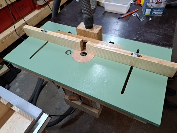 Défonceuse sous table