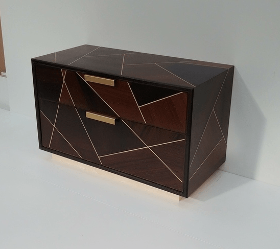 Chevet en Wengé, Laiton et Sycomore. Tiroir queues d'arrondes.