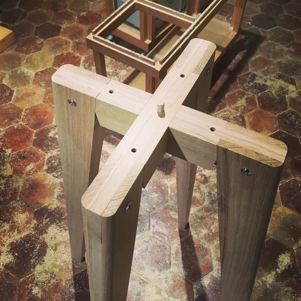 Piétement pliant pour sa boîte à images