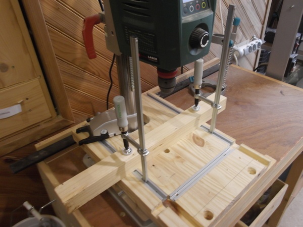 rail en T et perceuse à colonne.