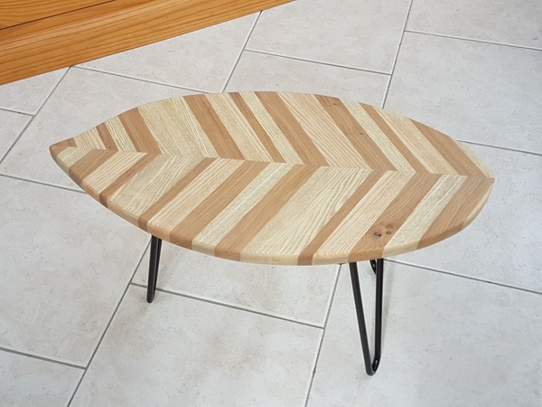 Petite table basse "Feuille"