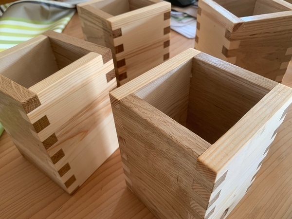 Boites avec assemblage queue droite