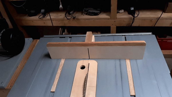 Mini chariot avec butée d’arrêt pour scie sous table