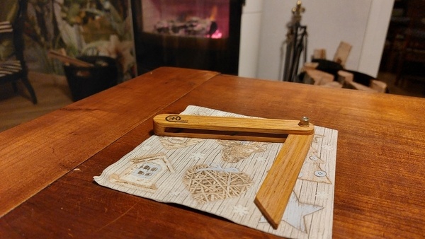 Fausse équerre en Châtaignier