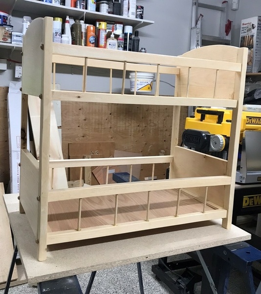 Lit de poupée à deux étages