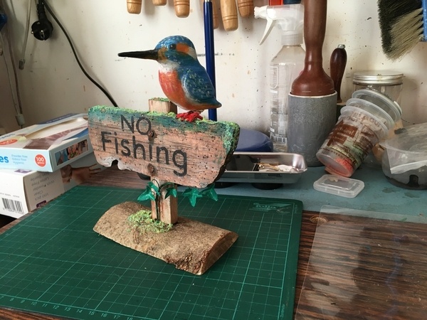 Diorama amusant en forme de clin d'oeil