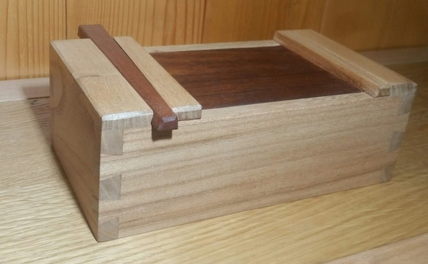 BOITE aux outils à main