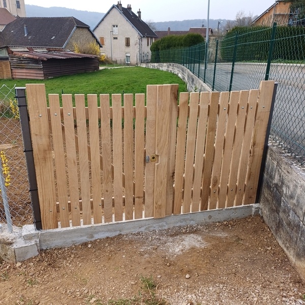 Portail en chêne de jardin.