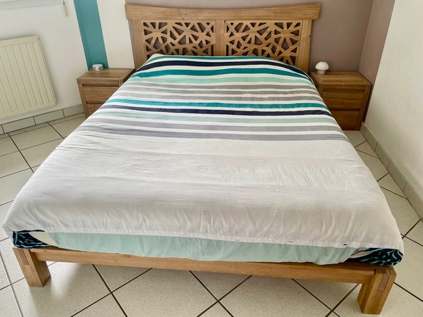 2 tables de chevet pour aller avec mon lit
