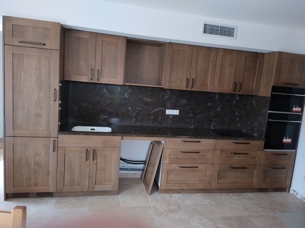 Cuisine, porte entrée, placard