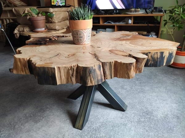 Table basse en Cyprès