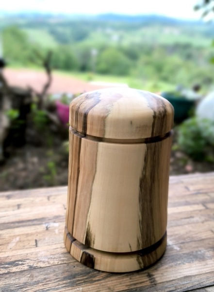 Boite en alisier blanc échauffée.