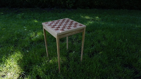 Un échiquier avec des chutes