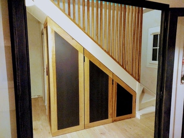 Placards sous escalier et claustras