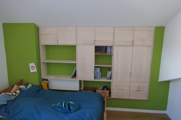 Placard - étagères chambre d'enfant