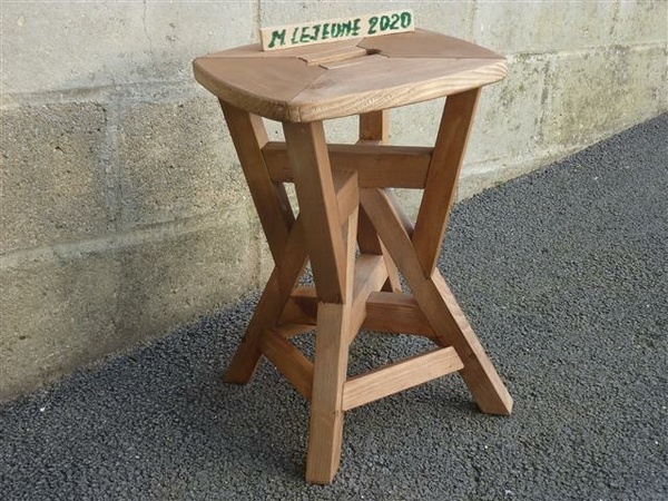 Tabouret :  2 "A" en diagonale