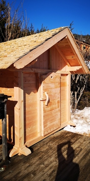 Petit chalet, abri de jardin, mazot en bois