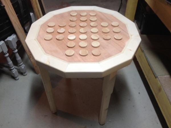 Table d'appoint de jardin / jeu de solitaire