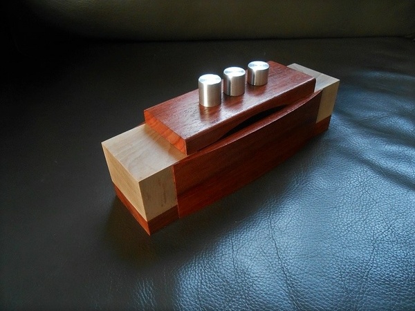 Petite boite en padouk et hêtre