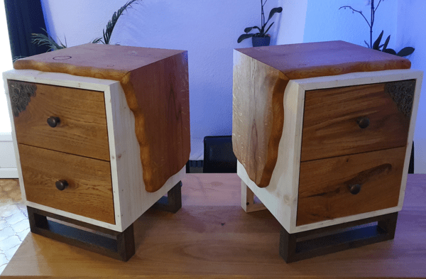 Tables de chevet en chêne avec éclairage et chargeur sans fil intégré