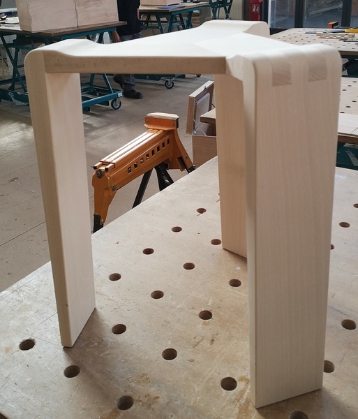 Tabouret design queues droites