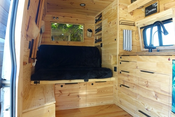 Un fourgon camping car fait pour le voyage au long cours!