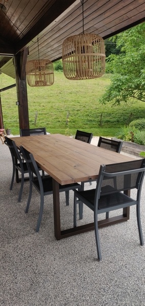 Table en chêne pour l'extérieur