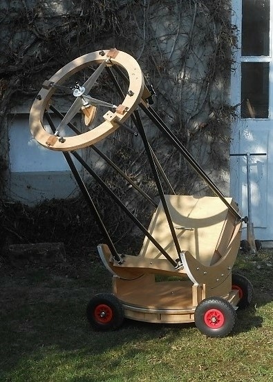 Un grand télescope démontable