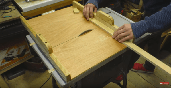 Luge pour banc de scie