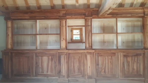 Bibliothèque en orme et peuplier