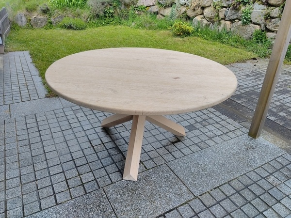 Table en châtaignier