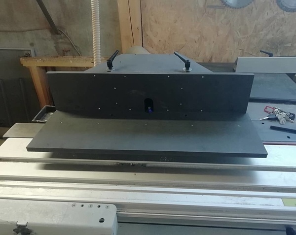 Table pour porte fraise en bout d'arbre