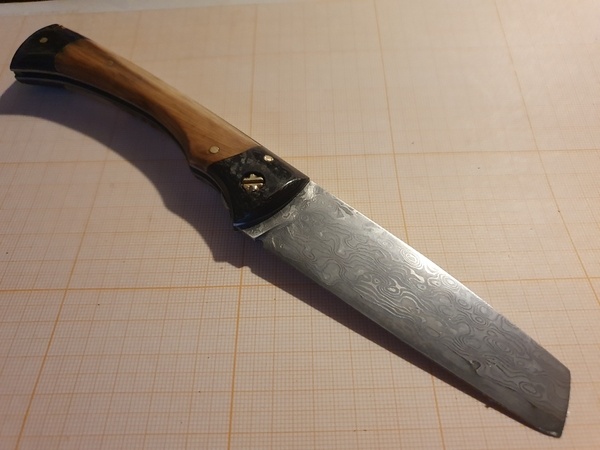 Encore un couteau pliant...