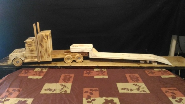 Petit camion en bois