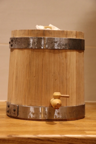 Vinaigrier a l'ancienne en bois de chauffage