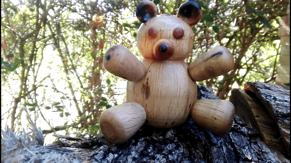 Un ours en ''peluche'' en chêne....